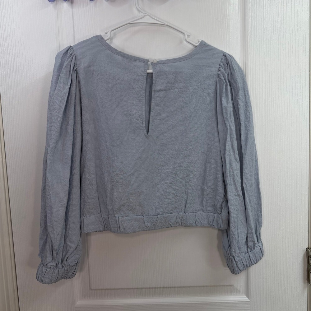 NEW A New Day blue pinstripe cropped long sleeve Crewcut pleated blouse medium - Picture 4 of 6